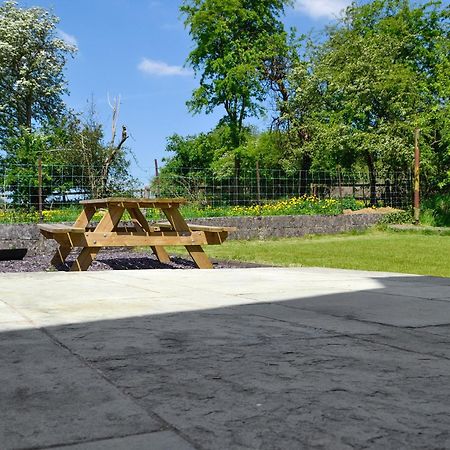 The Mill Farmhouse Llandybie Exterior foto